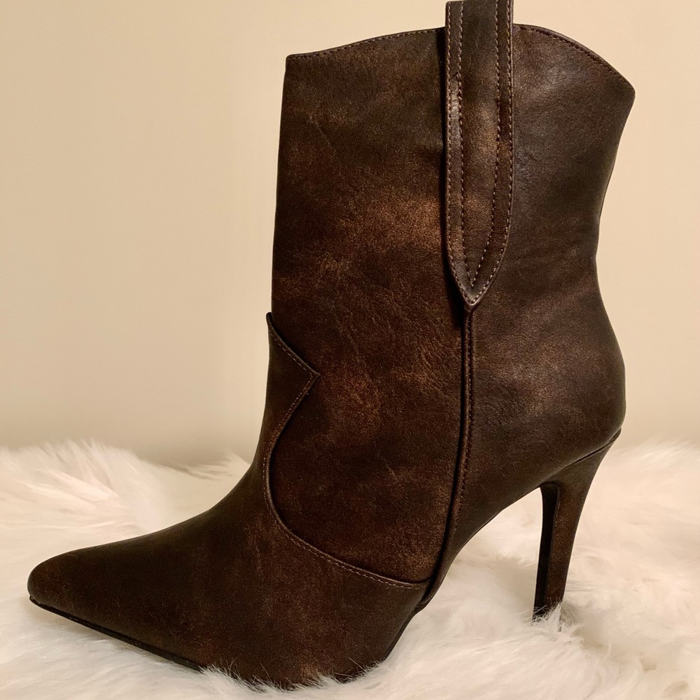 🌟NWT! Brown stiletto booties 🌟